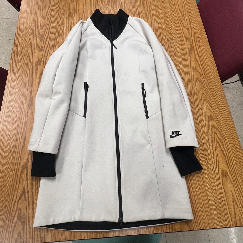 Nike Women's Black and White Ski Jacket Small